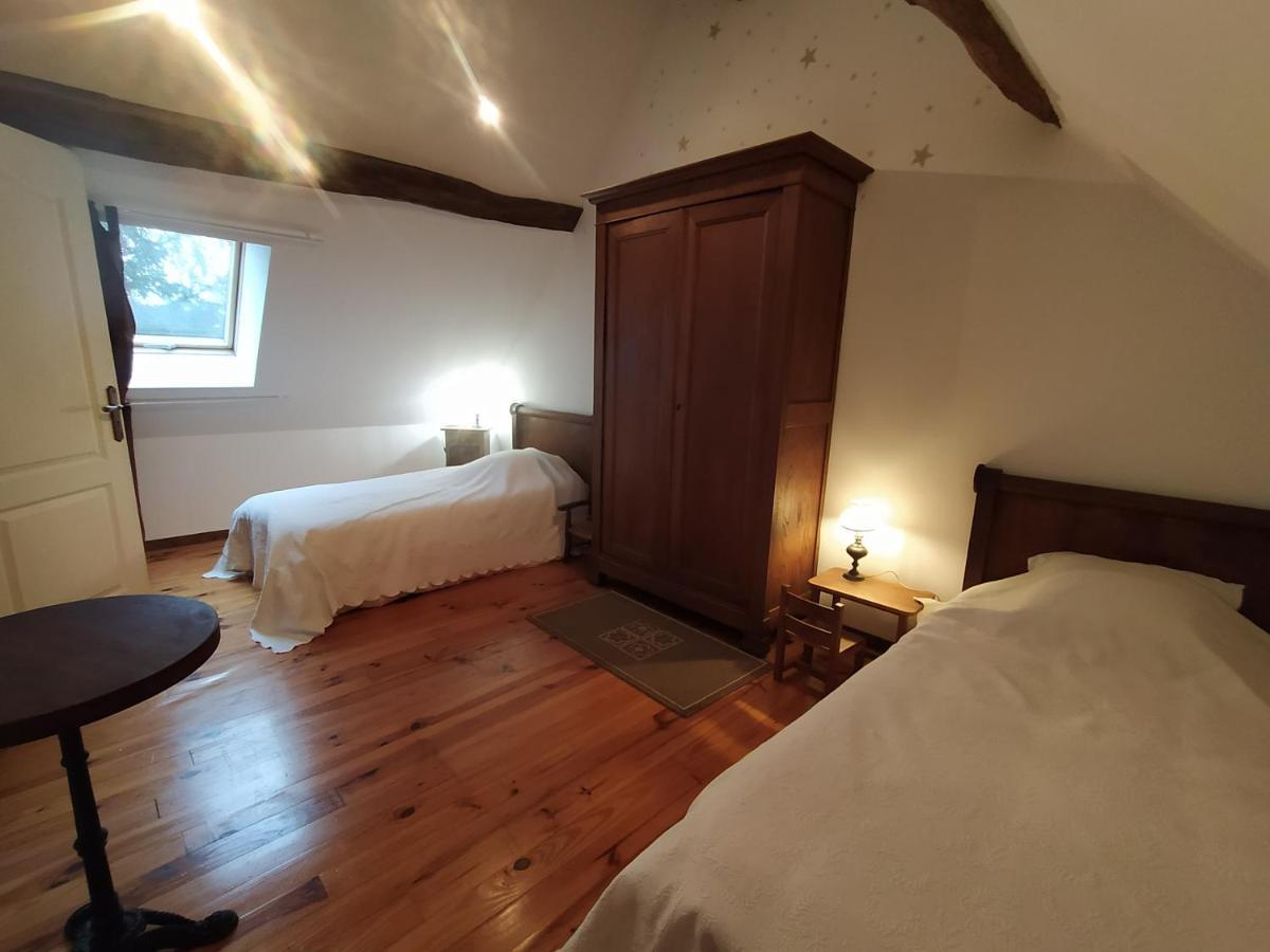 Gite Du Vieux Cedre Ecueille Exteriér fotografie